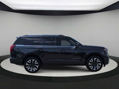 Used 2025 Ford Expedition Platinum w/ Driver's Package AWD/4WD image 9