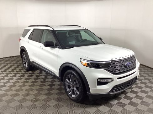 Used 2023 Ford Explorer XLT w/ Equipment Group 202A AWD/4WD image 1