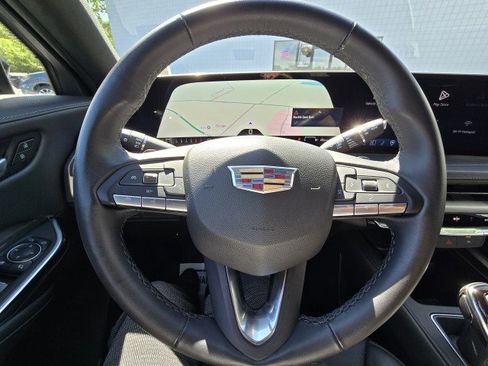 Used 2025 Cadillac XT4 Premium Luxury image 19