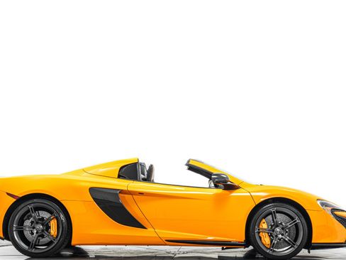 Used 2015 McLaren 650S Spider RWD image 2