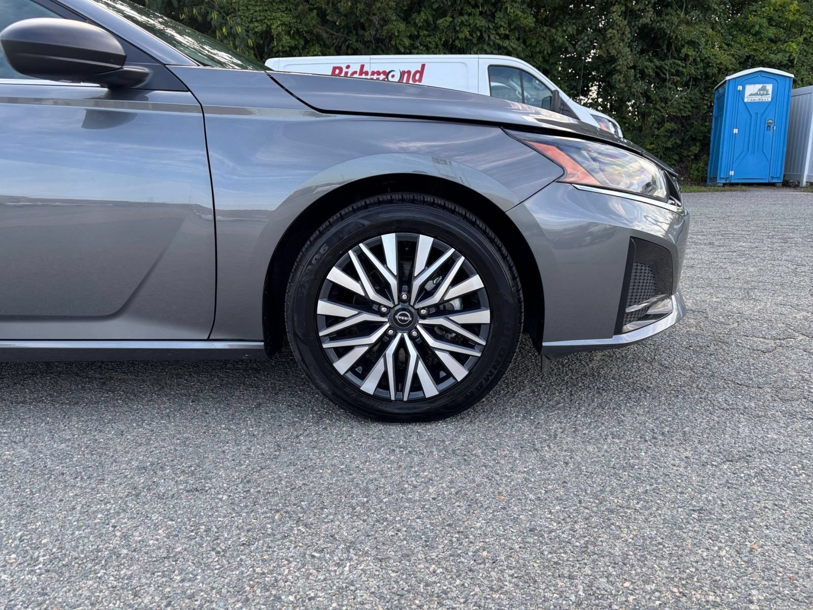Used 2025 Nissan Altima 2.5 SV FWD image 29