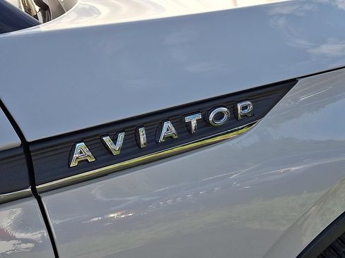 Used 2023 Lincoln Aviator Reserve w/ Equipment Group 201A AWD/4WD image 11