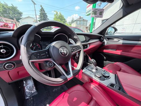 Used 2019 Alfa Romeo Stelvio Ti Sport w/ Quick Order Package 22S Sport AWD/4WD image 16