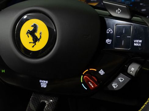 Used 2022 Ferrari SF90 Spider image 39