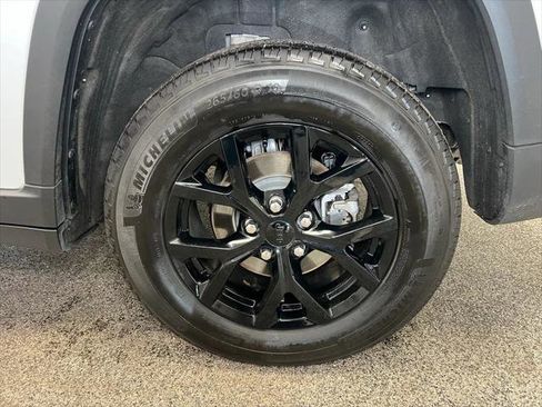 Certified 2024 Jeep Grand Cherokee Altitude image 22