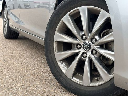 Used 2015 Toyota Camry XLE image 2