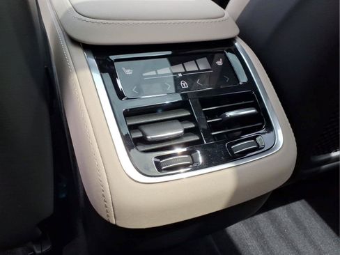 Certified 2026 Volvo XC90 B6 Plus AWD/4WD image 15