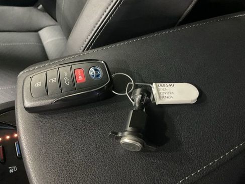 Used 2023 Toyota Venza Limited image 22