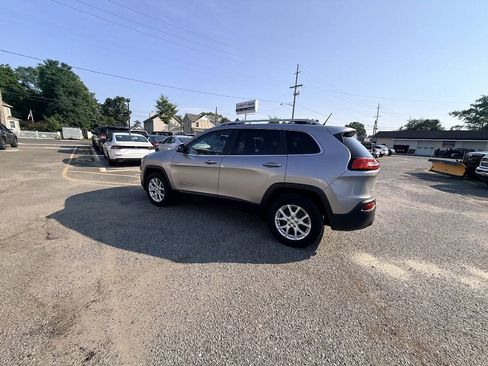 Used 2016 Jeep Cherokee Latitude AWD/4WD image 23