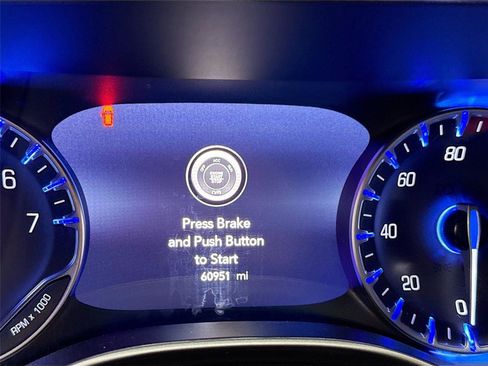 Used 2023 Chrysler Pacifica Touring-L image 3