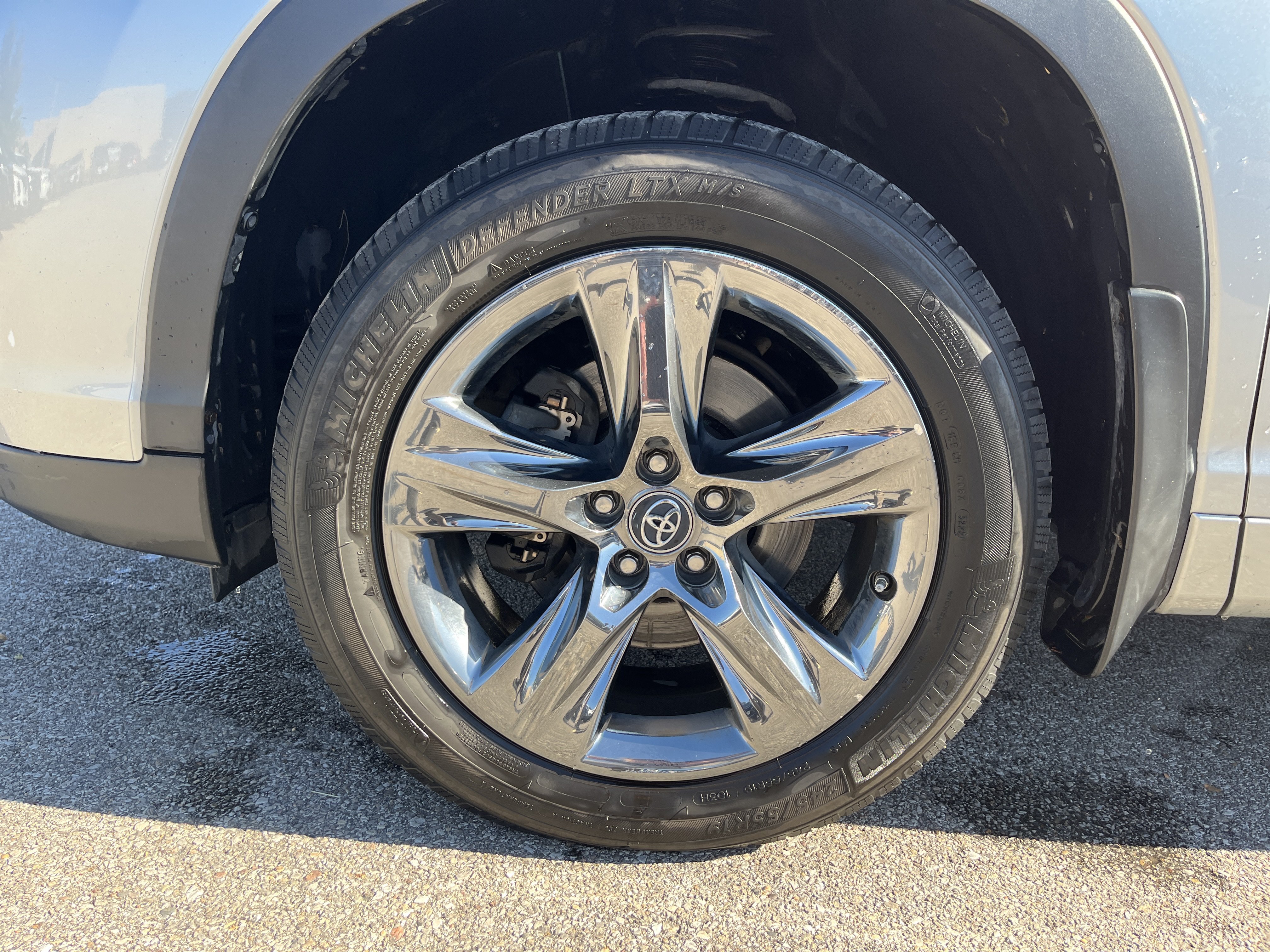 Used 2017 Toyota Highlander Limited Platinum AWD/4WD image 7
