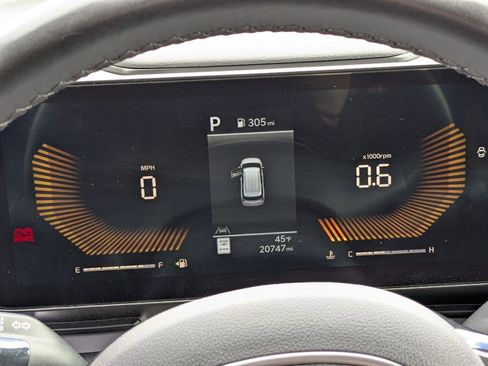 Used 2025 Kia Carnival FWD image 20