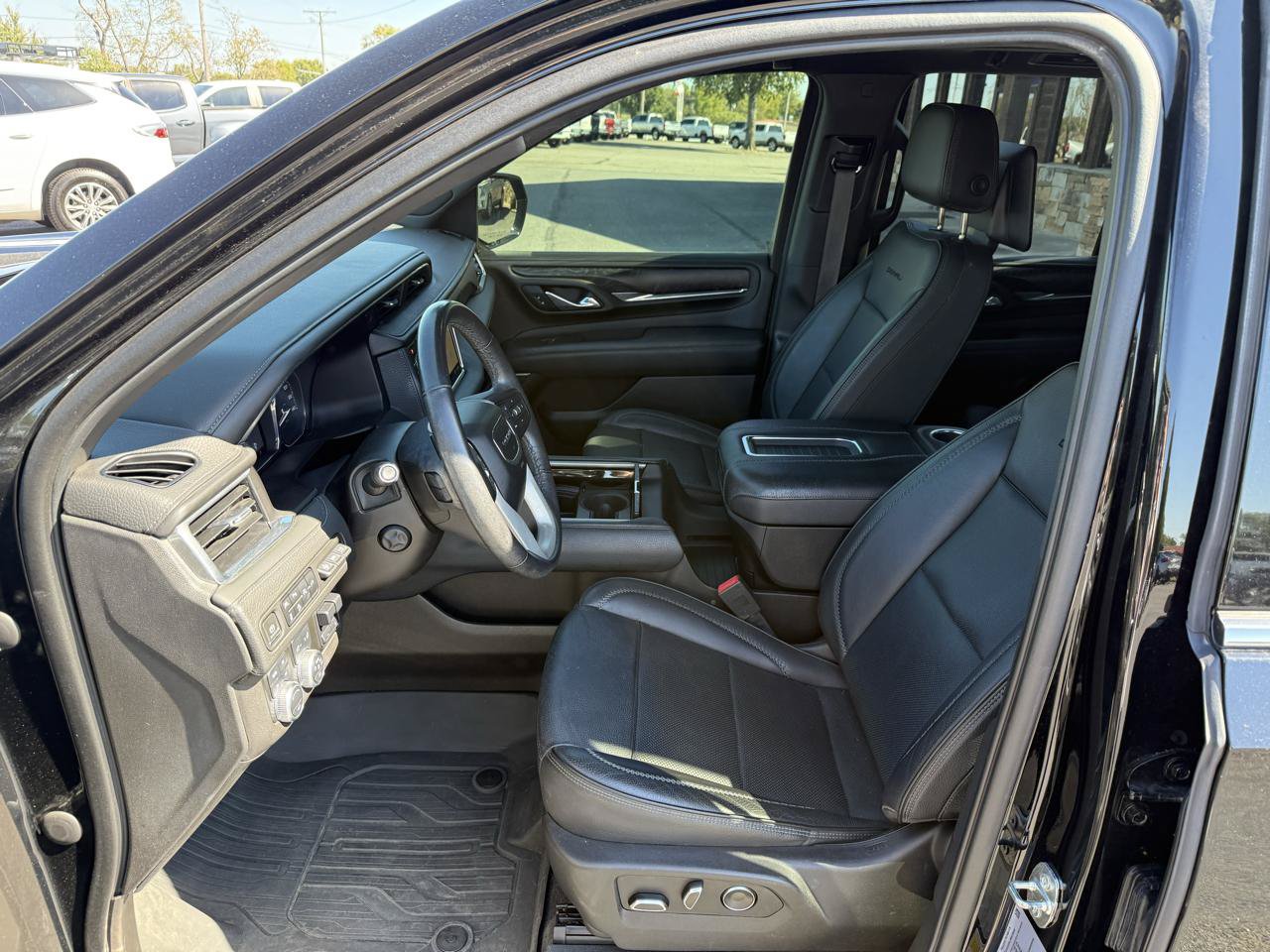 Used 2021 GMC Yukon Denali w/ Denali Ultimate Package AWD/4WD image 11