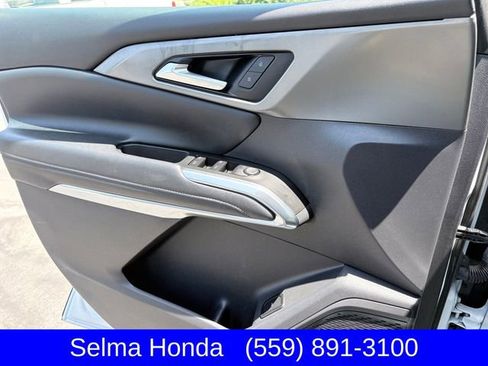 Used 2024 Chevrolet Traverse LT AWD/4WD image 14