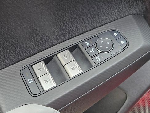 New 2025 Mitsubishi Outlander SE image 17