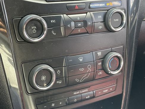 Used 2018 Ford Explorer XLT image 7