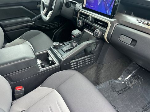 Used 2025 Toyota Tacoma TRD Sport AWD/4WD image 17