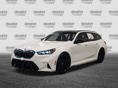New 2026 BMW M5 Touring image 3