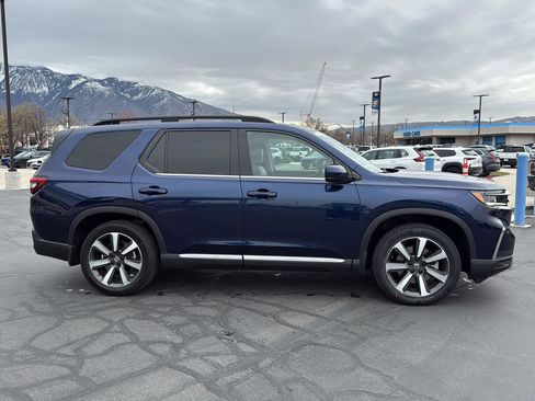 Certified 2023 Honda Pilot Touring image 7