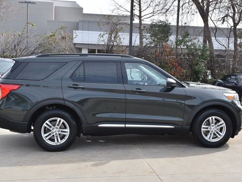 Used 2023 Ford Explorer XLT w/ Equipment Group 202A image 4