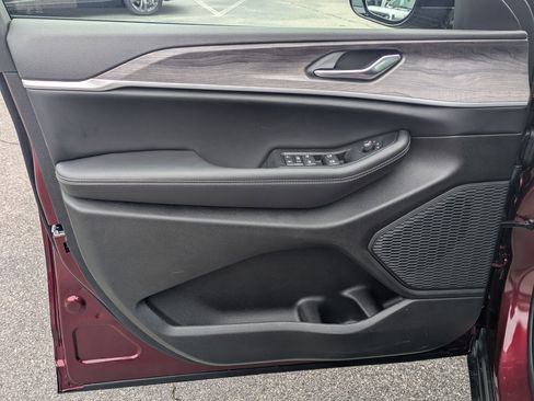 New 2026 Jeep Grand Cherokee Altitude AWD/4WD image 19