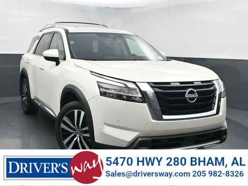 Used 2024 Nissan Pathfinder Platinum FWD image 1