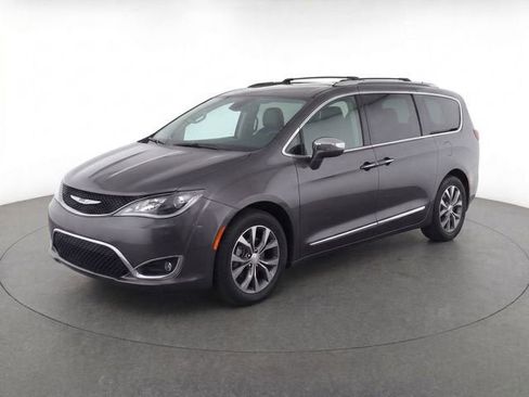Used 2017 Chrysler Pacifica Limited FWD image 1