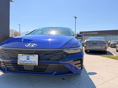 Used 2025 Hyundai Elantra Limited FWD image 9