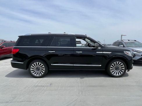 Used 2018 Lincoln Navigator L Reserve w/ Technology Package image 3