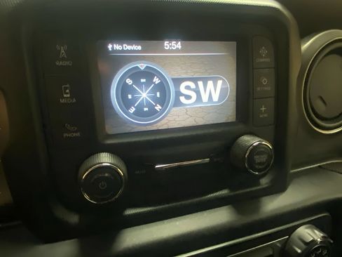 Used 2018 Jeep Wrangler Sport AWD/4WD image 16