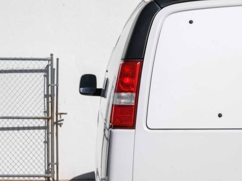 Used 2017 GMC Savana 3500 LS image 35