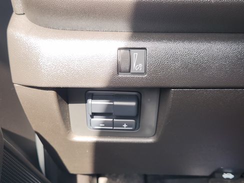 Used 2025 Chevrolet Colorado W/T w/ Advanced Trailering Package AWD/4WD image 22
