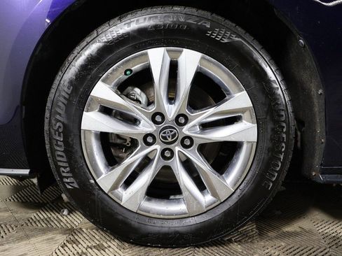 Used 2022 Toyota Sienna Limited image 22