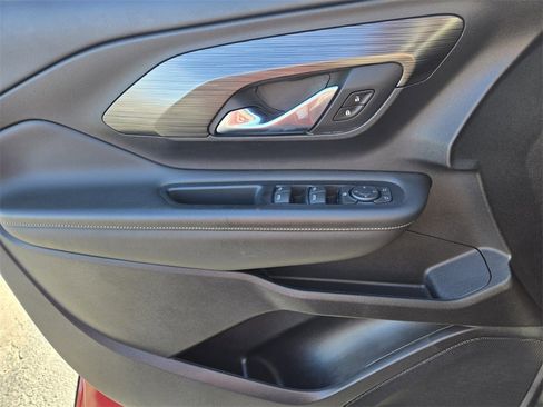 Used 2023 GMC Terrain SLE image 32