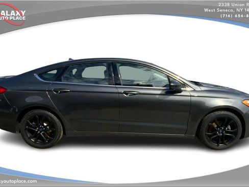 Used 2020 Ford Fusion SE w/ Equipment Group 151A image 4