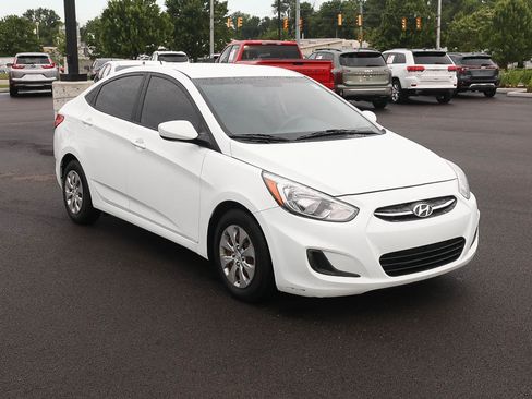 Used 2015 Hyundai Accent GLS FWD image 8