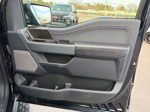 Used 2022 Ford F150 Lightning Lariat image 31