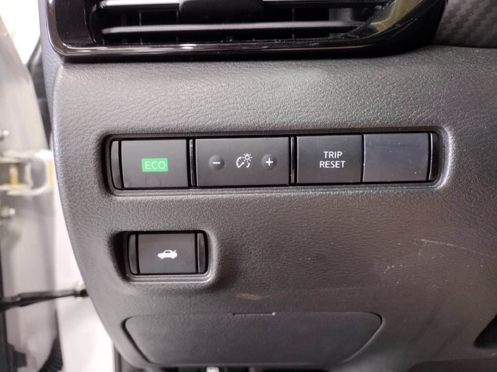 Used 2025 Nissan Sentra SR FWD image 22