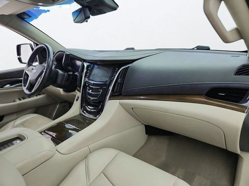 Used 2018 Cadillac Escalade Luxury AWD/4WD image 31