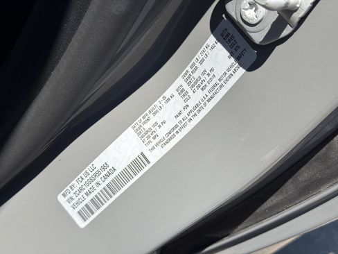 Used 2025 Chrysler Pacifica Limited FWD image 33