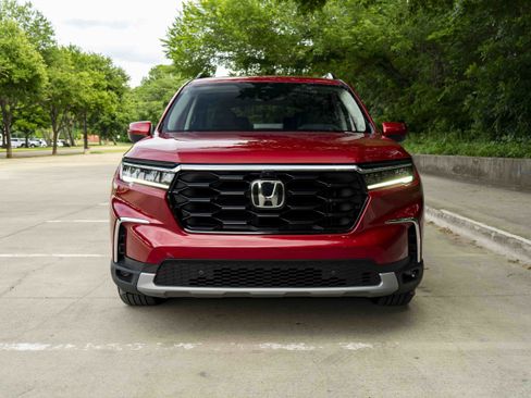 Used 2024 Honda Pilot Elite image 3
