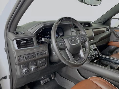 Used 2023 GMC Yukon XL Denali Ultimate image 13