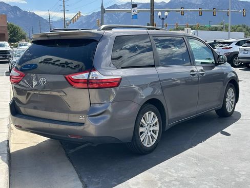 Used 2016 Toyota Sienna XLE AWD/4WD image 4
