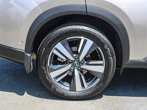 Used 2025 Nissan Rogue SL w/ SL Premium Package image 10