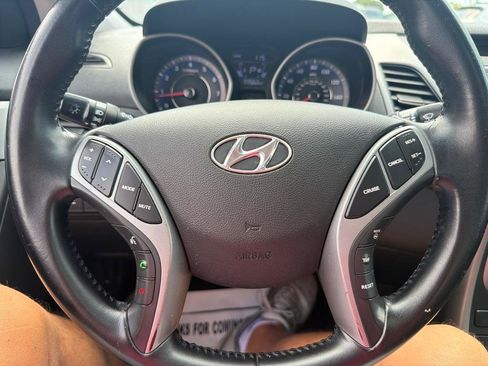 Used 2015 Hyundai Elantra SE w/ Option Group 03 FWD image 17