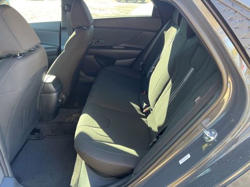 Used 2025 Hyundai Elantra Sport image 11