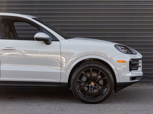Certified 2026 Porsche Cayenne AWD/4WD image 9