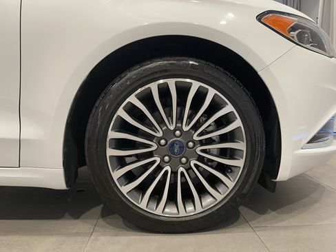 Used 2018 Ford Fusion SE w/ Fusion SE Technology Package AWD/4WD image 10