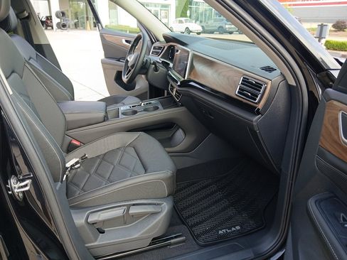 New 2026 Volkswagen Atlas SE FWD image 24