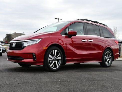 Used 2023 Honda Odyssey Touring image 3